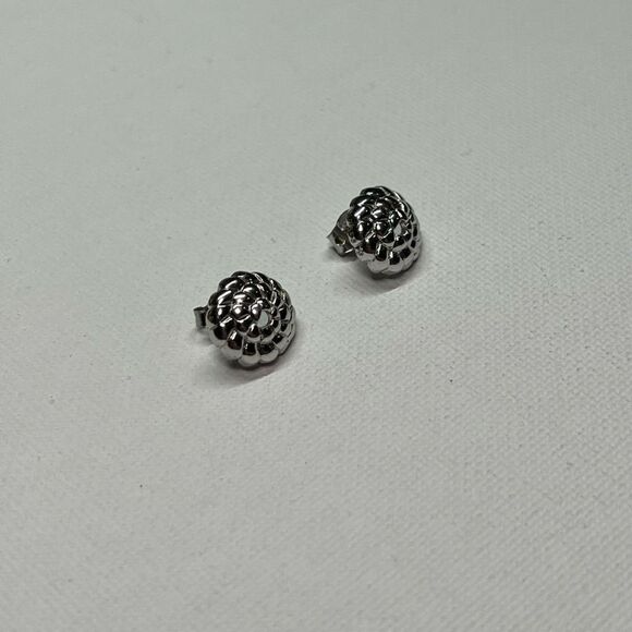 𝅺VINTAGE Silver-Tone Spiralled Stud Earrings - Picture 4 of 5